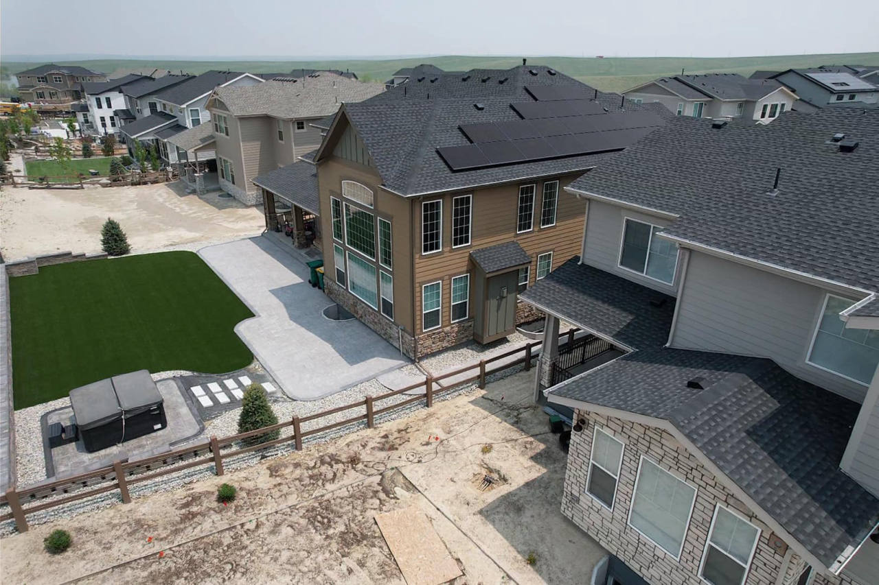 Aerial view of a new-build home with an artificial turf lawn — artificial turf in Highlands Ranch, CO
